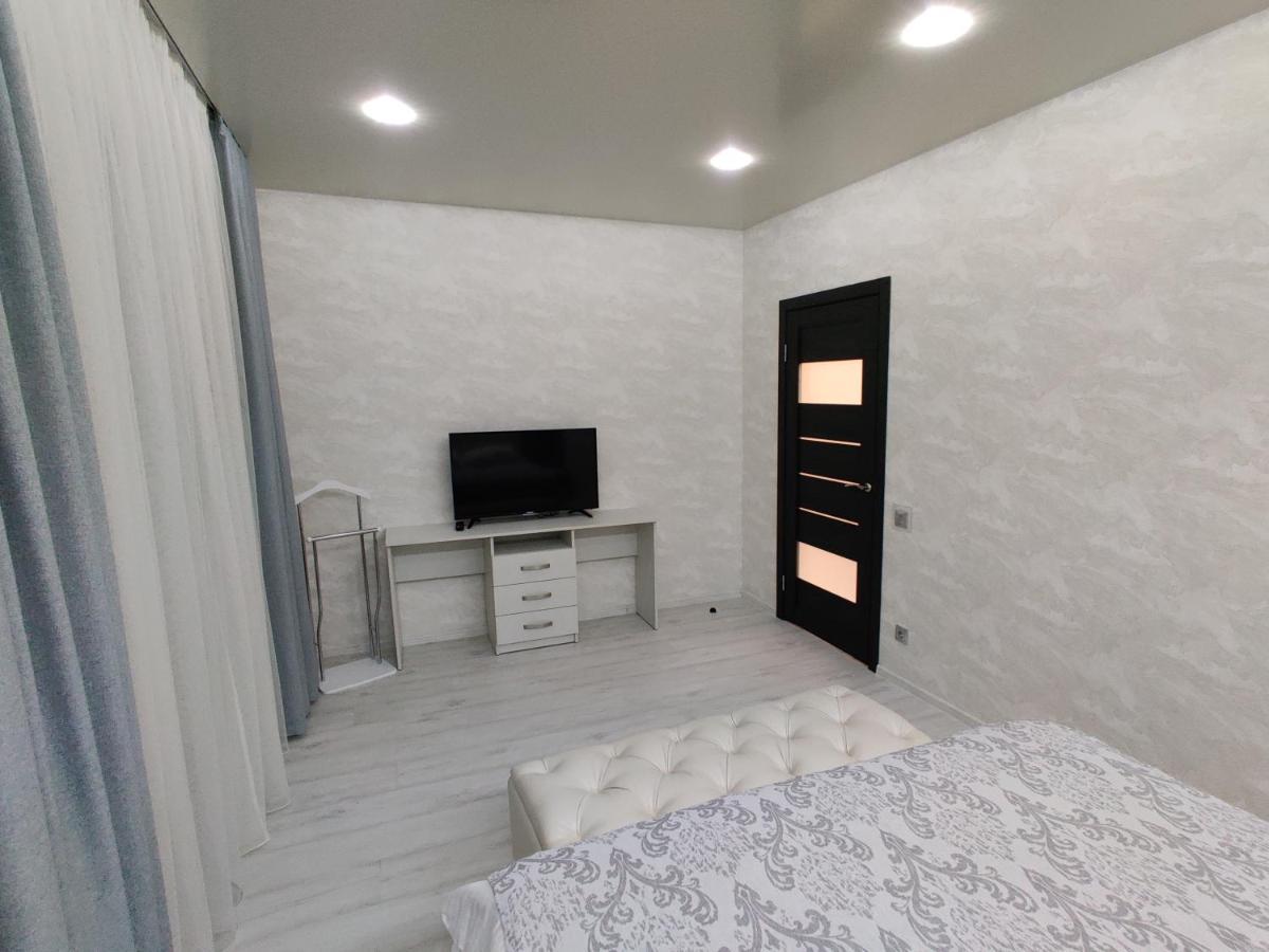 Ferienwohnung Yarovytsya Vip In The Center Lutsʼk Exterior foto